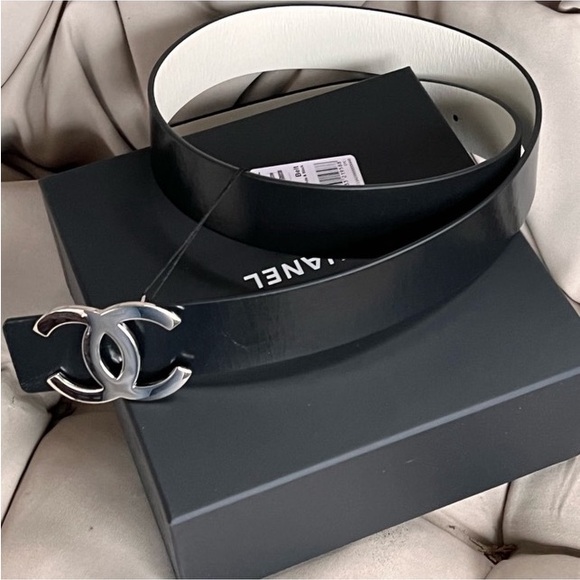 CHANEL NEW CC SILVER LOGO REVERSIBLE BLACK AND WHITE LEATHER BELT s 80 - Picture 6 of 12
